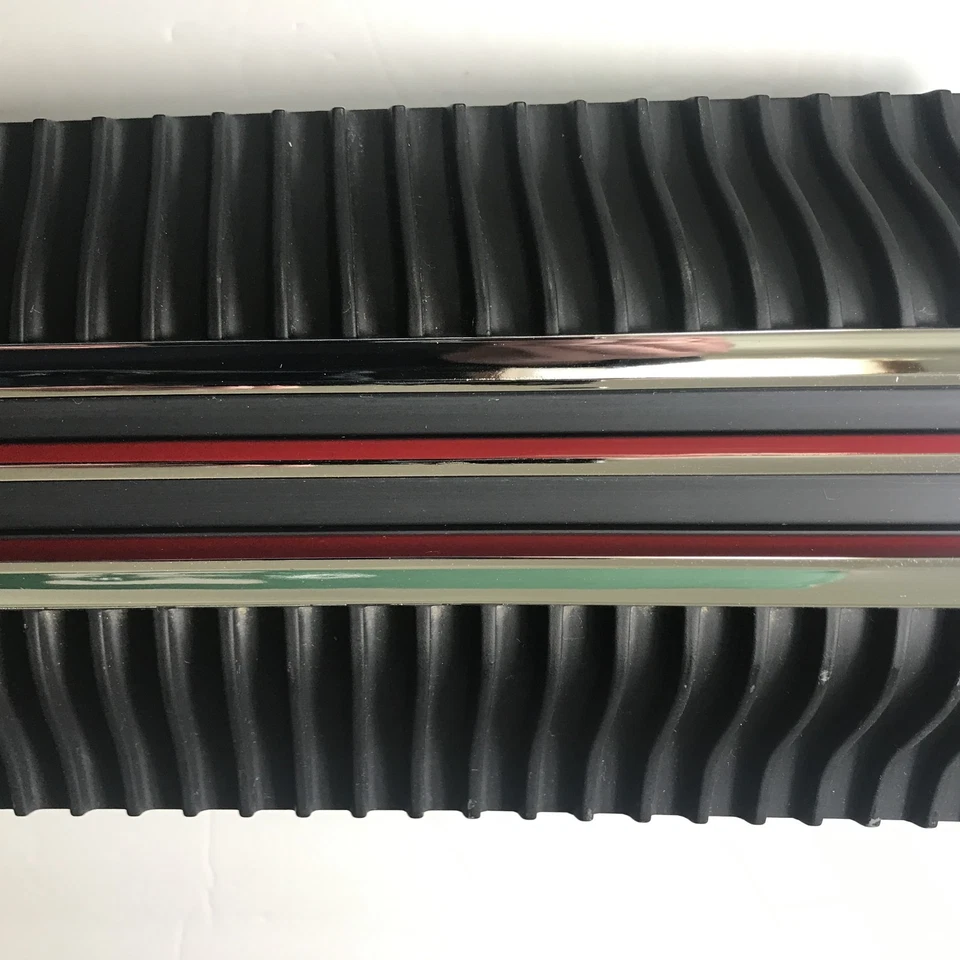 1970 Chrysler 300 - Hidden Headlight Door Bezel 2998148 RH Passenger Side Foto 3 de 4