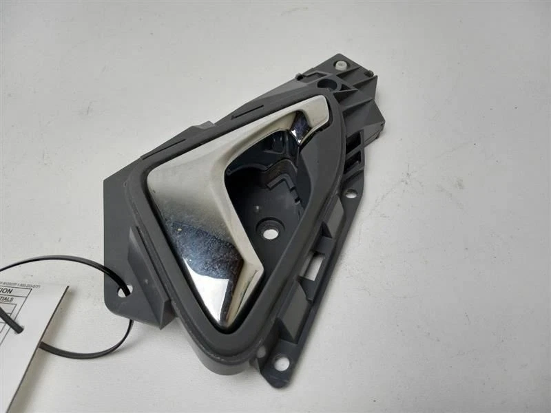 Manija de puerta interior del conductor delantero Honda Odyssey 2005-2007 Foto 3 de 4