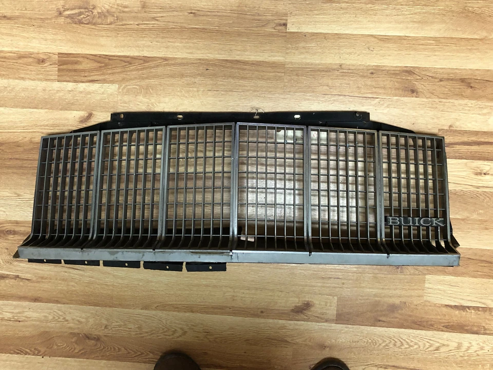 Buick Electra, Park Avenue, LeSabre: 1980, 1981, 1982 - 1990, Grille Assemby Foto 2 de 4