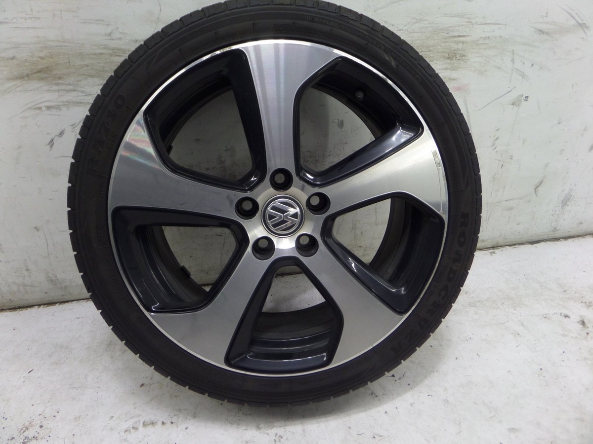 VW Golf GTI Single 18