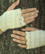 FINGERLESS SHELL-EDGE MITTS WOMEN'S CROCHET PATTERN INSTRUCTIONS