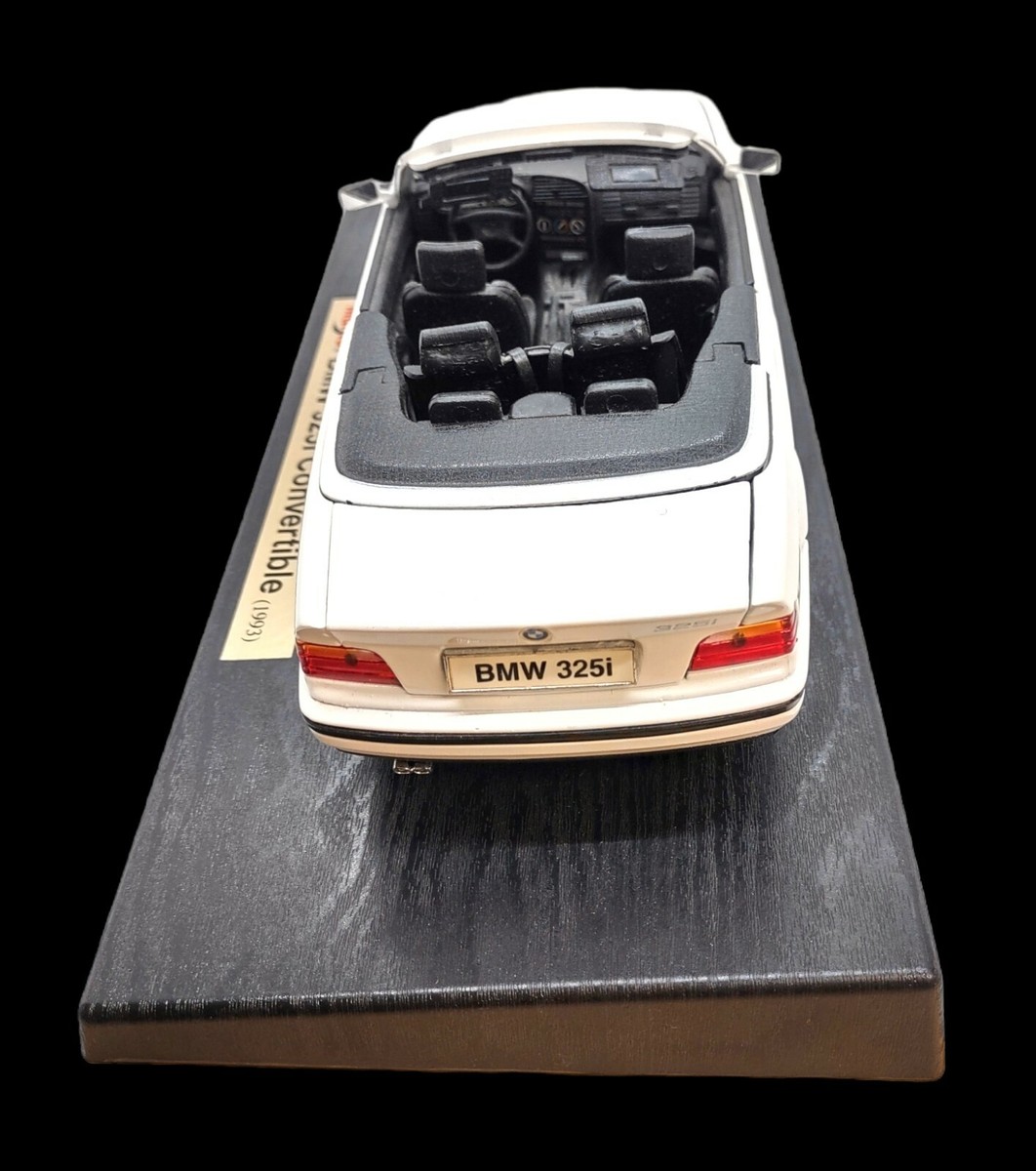 ミニカー MAISTO 1/18 BMW 1993 Maisto Diecast White BMW 325i CONVERTIBLE 1:18 Scale