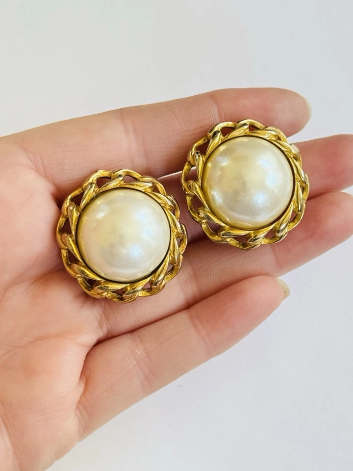 Pendientes Cabujón Perla Firmado Carolee Clip Redondo Regal Diseñador de Alta Gama De Colección Foto 4 de 4