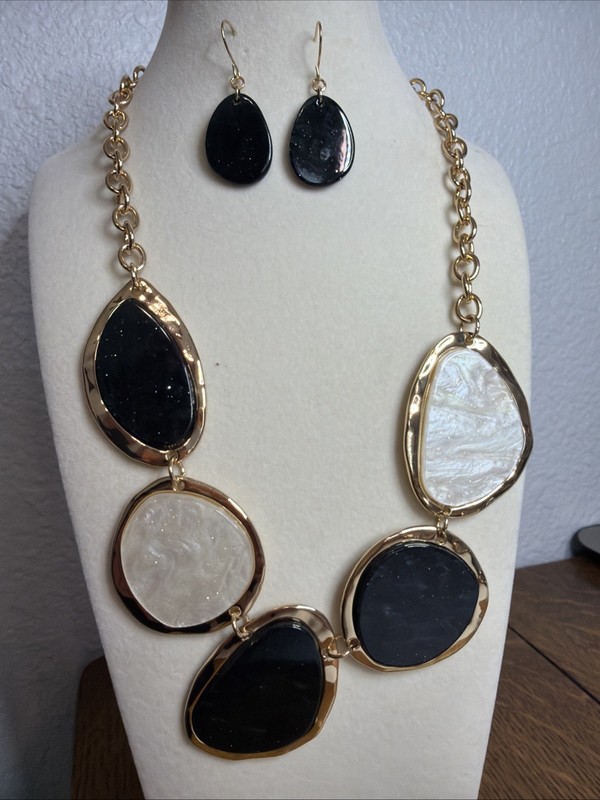 Chunky 18" Gold Tone Black White Geometric Statement Necklace Earrings Set 3