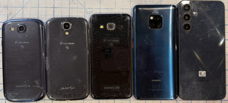 LOT OF 5 MISCELLANEOUS iPHONES - *AS-IS FOR SALVAGE/PARTS/DISASSEMBLY*