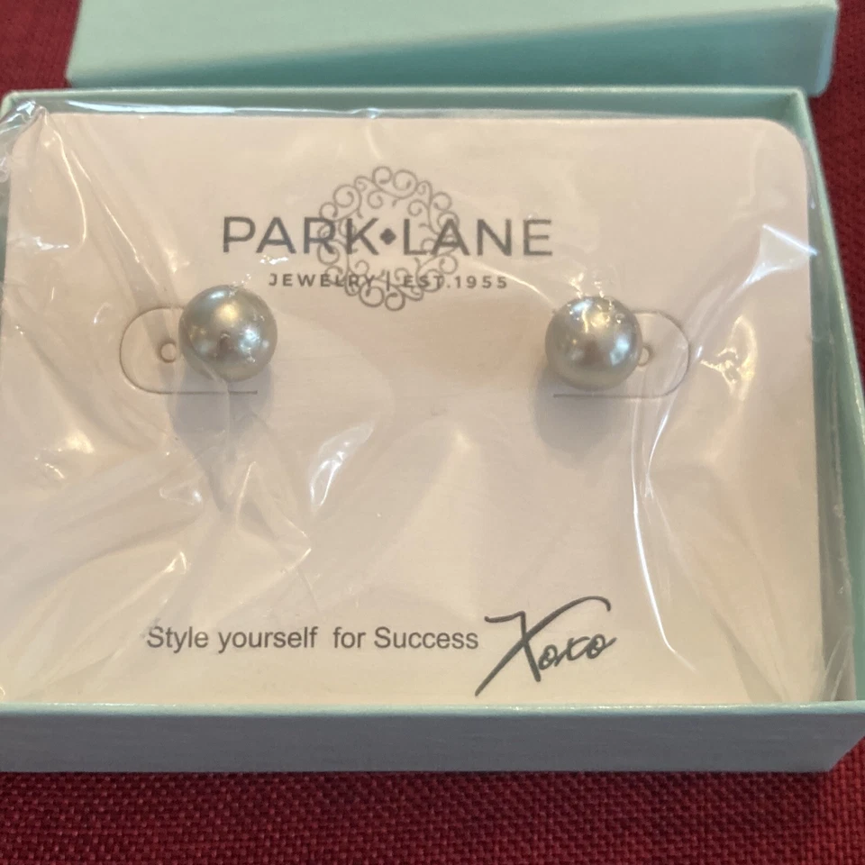 Pendientes perforados Park Lane "Darling" esfera gris tachuelas Reg. $37 Foto 2 de 2