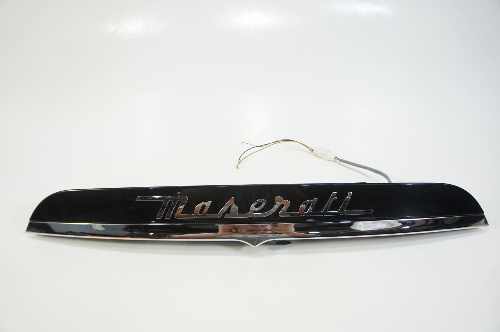 2014-2017 Maserati Ghibli M157 Trunk Deck Lid License Light Lamp Molding Cover