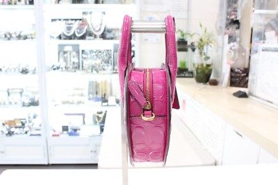 ショッパー付 coach Heart Bag In Signature Leather Coach Heart Bag In Signature Leather | eBay