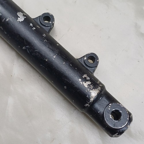 GENUINE YAMAHA RD350 YPVS 31K 1983 -86 RIGHT FORK LEG STANCHION- BLACK PITTED - Picture 5 of 16
