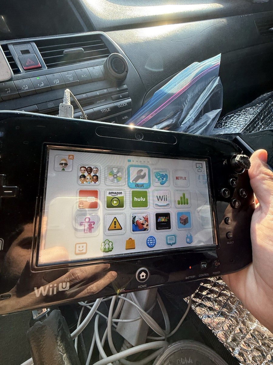 Nintendo Wii U 32GB Nintendo Land Deluxe Set Bundle - Black