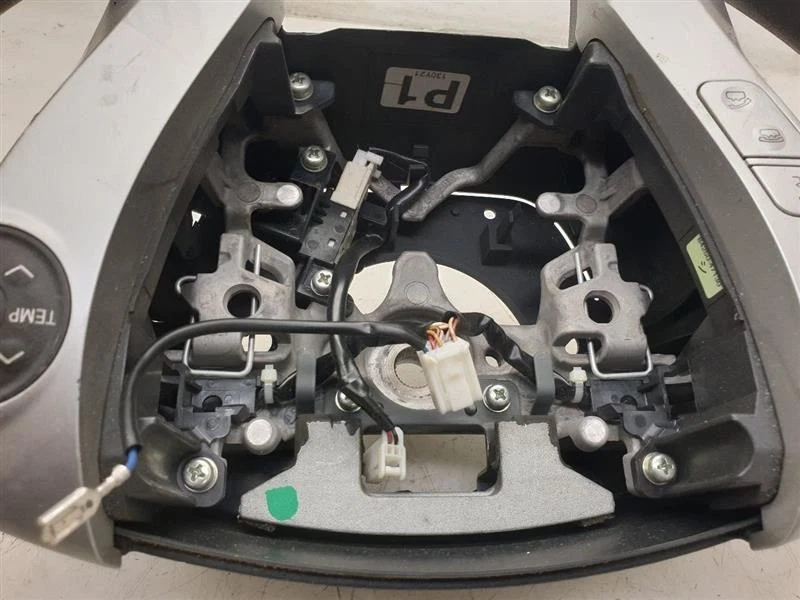 Toyota Prius V-Five 2012 volante Foto 4 de 4