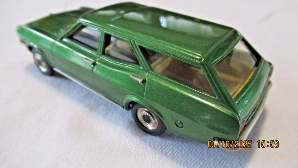 LANSDOWNE LDM 55  1968 Vauxhall Victor FD Estate Green Emerald Starmist Exc. - Image 4 of 4