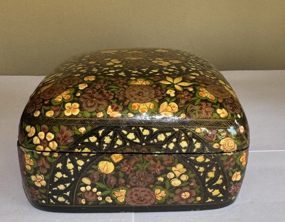 Caja de papel maché lacado japonés siglo XIX diseño floral pieza antigua Foto 4 de 4