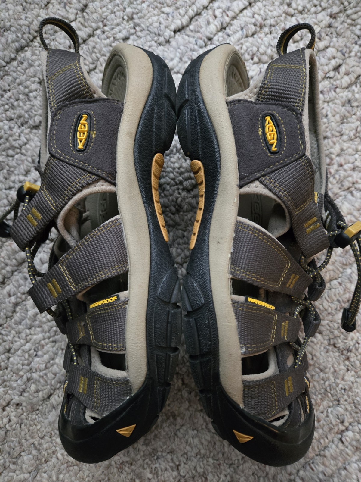 KEEN Uomo Taglia 9 Newport H2 Marrone Impermeabile Sandalo Acqua Escursionista