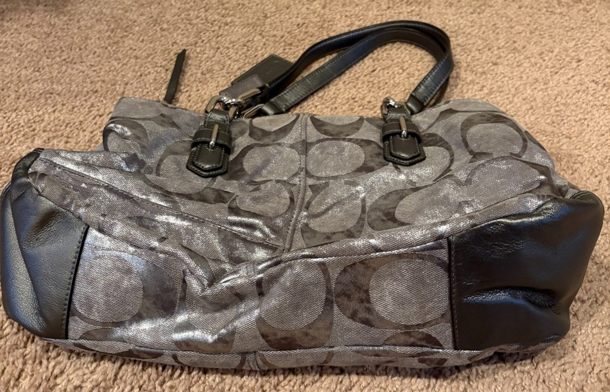 AUTHENTIC COACH BAG GRAY SILVER EUC - image 5