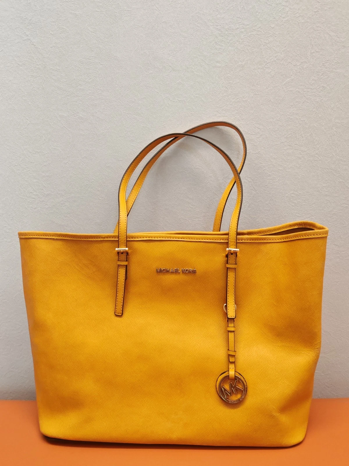 Michael Kors Jet Set Travel Saffiano Leather Top-Zip Tote