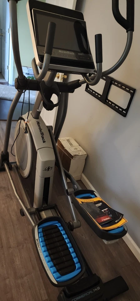 Bicicleta elíptica NordicTrack Commercial 14.9 Power Incline - Negra (NTEL71420) Foto 3 de 4