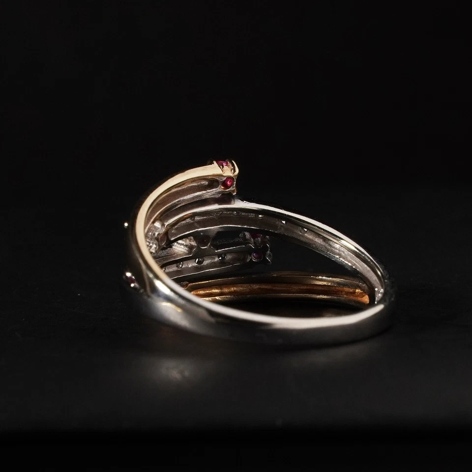Anillo moderno de oro amarillo y blanco de 9 quilates con rubí rosa y diamantes talla N.5/7 Foto 4 de 4
