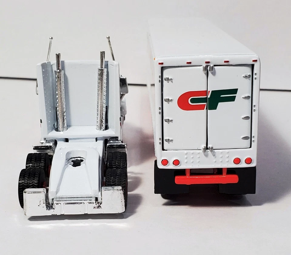 Matchbox Consolidated Freightways Ford Aeromax Tractor Trailer DYM38008 - Image 4 of 4