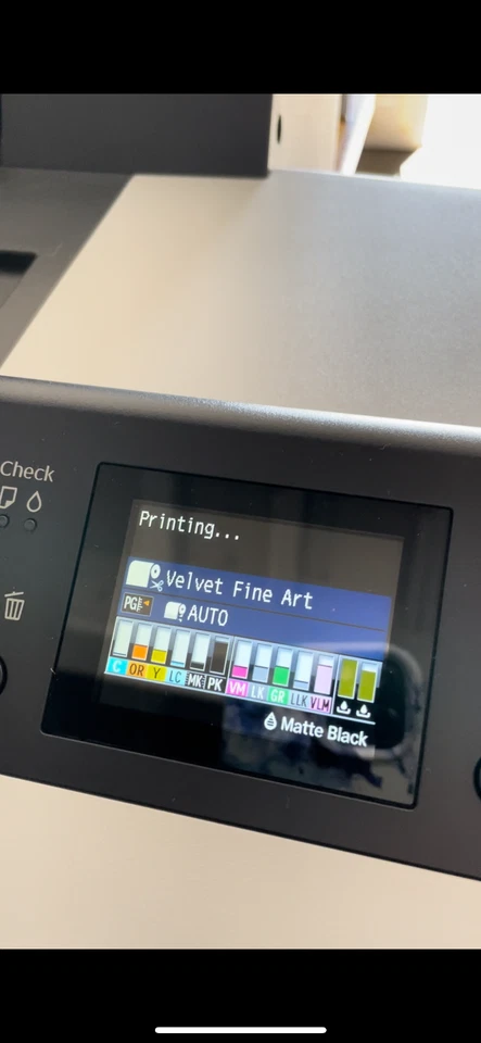 Impresora de inyección de tinta de gran formato Epson P9000 44 pulgadas SureColor excelente estado Foto 2 de 4