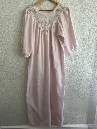 Vtg Barbizon Pink Embroidered & Lace Cottage Core Nightgown Prairie Cotton M - Picture 3 of 11
