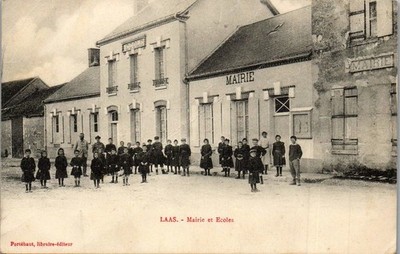 45 ECHILLEUSE - Town Hall and Schools (folded)