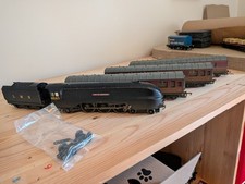 Hornby R1060 OO Gauge LMS City of Lancaster 6243 Coming Home Train Set