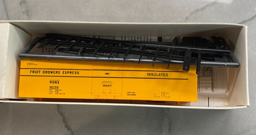 Branchline Blueprint Serie Ho Set 1710 15.2m Stecker Tür Boxcar Fruit Growers | Zustand: Neu