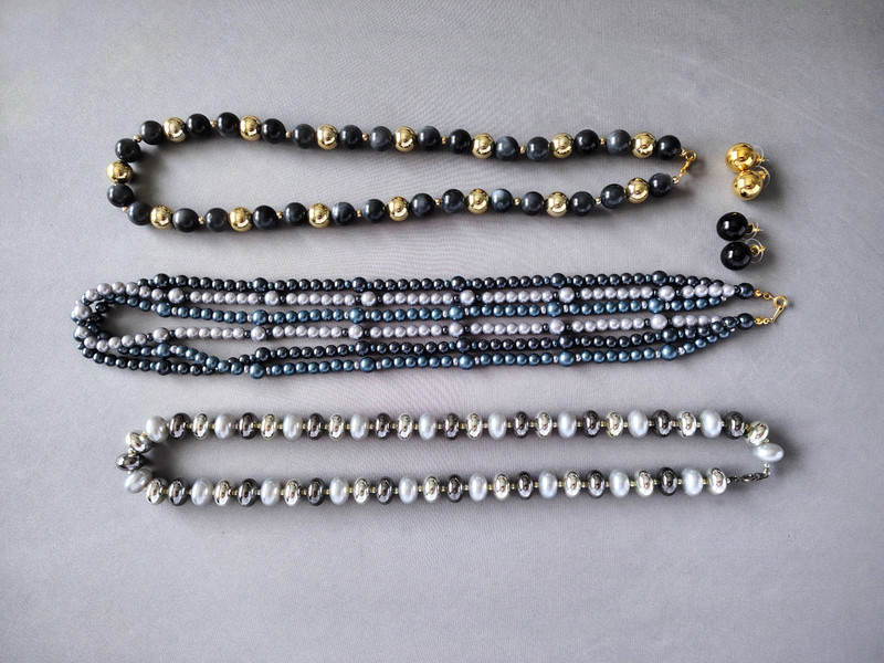 Lot Of 3 Beaded Necklaces & 2 Pair of Pierced Earrings Black Gold Gray Blue