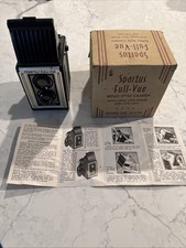 Vintage Spartus Full-Vue Twin Lens Reflex / 1940s-1950s Camera