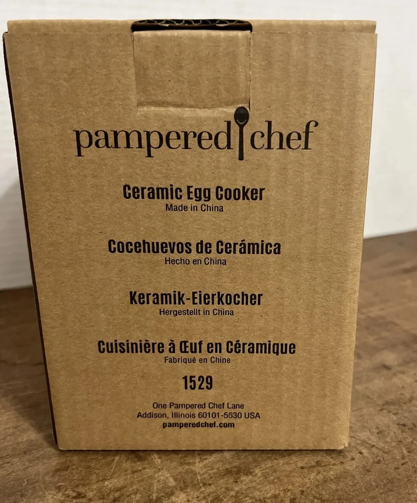 Pampered Chef Ceramic Egg Cooker 1529 White Microwave Cooking Kitchen Gadget