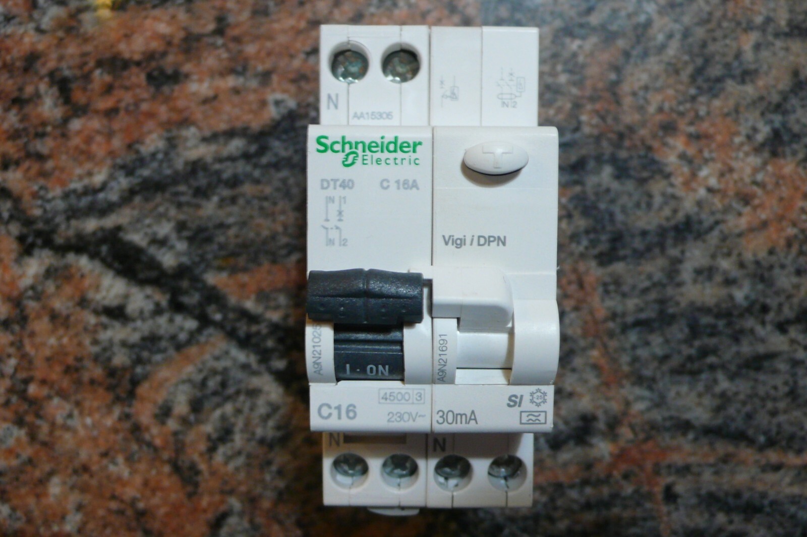 Disjoncteur différentiel Schneider 16A type SI pour éviter les coupures de courant