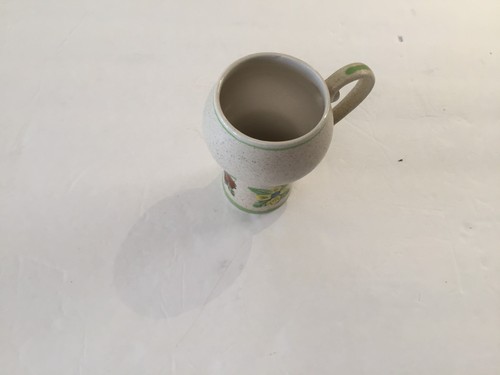 Taza Stonewear ~ Flores ~ Pequeña ~ Resaltados verdes ~ 4 1/2 de alto ~ Forma divertida única - Imagen 3 de 4