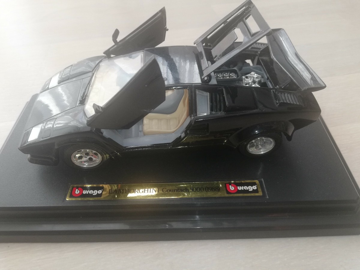 Bburago Lamborghini Countach (1988)黒 Black Lamborghini Countach Made In Italy By Burago Model Car