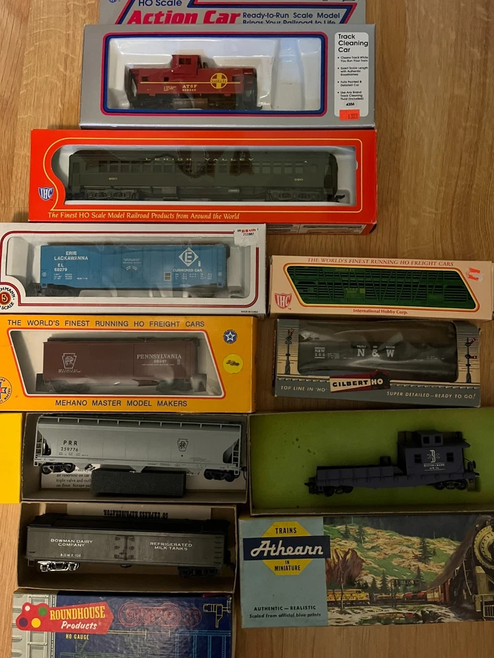Vintage Lot of HO Train Cars IHC, Roadhouse, Gilbert, Accurail, Athearn in Boxes - Image 2 of 3
