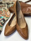 Vintage Women’s size 7.5 Kitten Heel Brown Leather Laser Cut Design Dress Shoe — photo 1