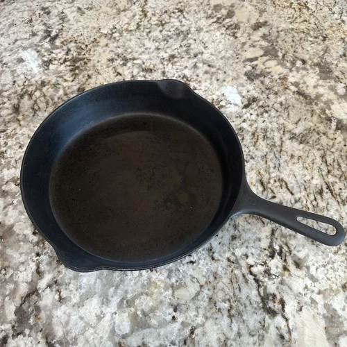 Vintage Griswold  #8 Cast Iron Skillet 704 Small Logo w Pour Spout