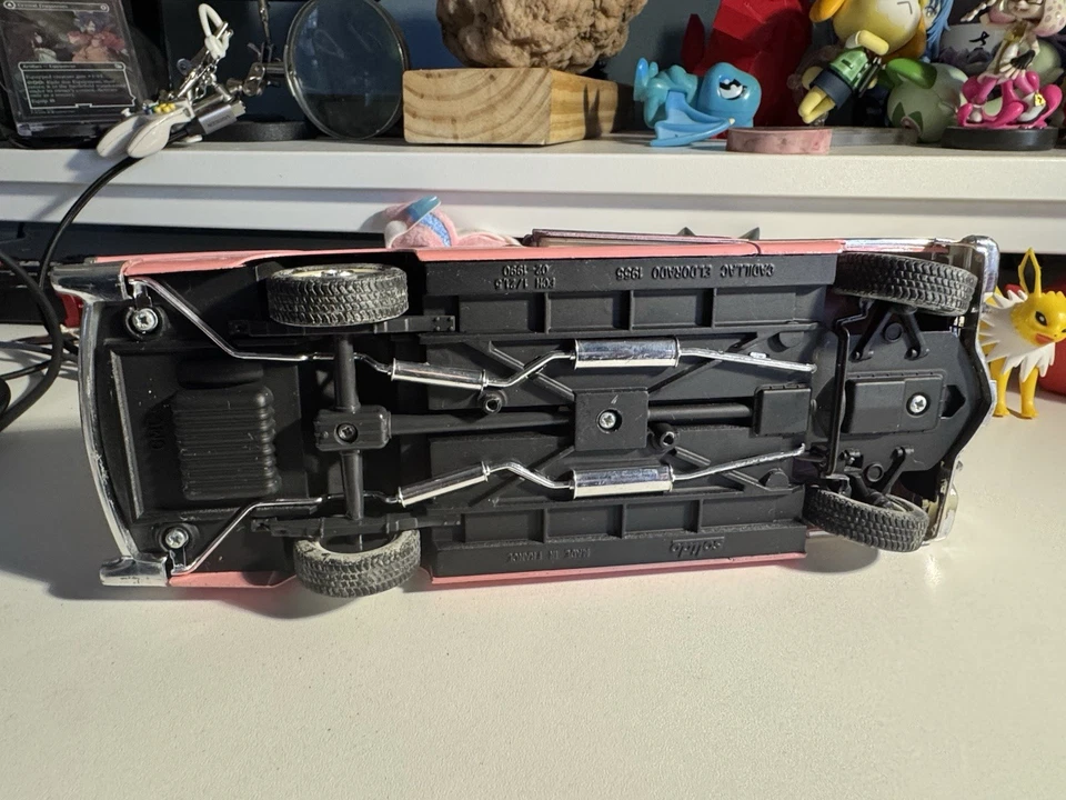 Coche diecast Maisto 1959 rosa Cadillac Eldorado Biarritz escala 1/18 Foto 4 de 4