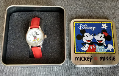 Disney Classic Mickey Mouse Pointing Hands  Watch In Box Series 3