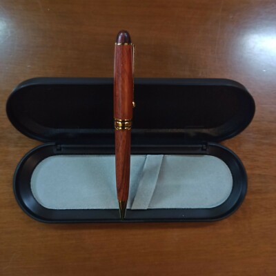 Penna a Sfera in Legno di Sequoia - Set Regalo Elegante Con 3 Ricariche Nere - Bambù Nero per Firme o Uso Aziendale