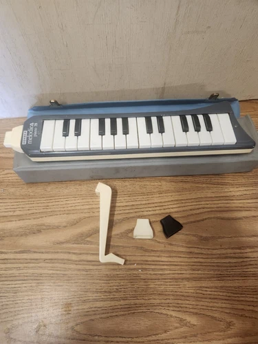 Vintage Hohner Melodica Piano 26 three mouth pieces