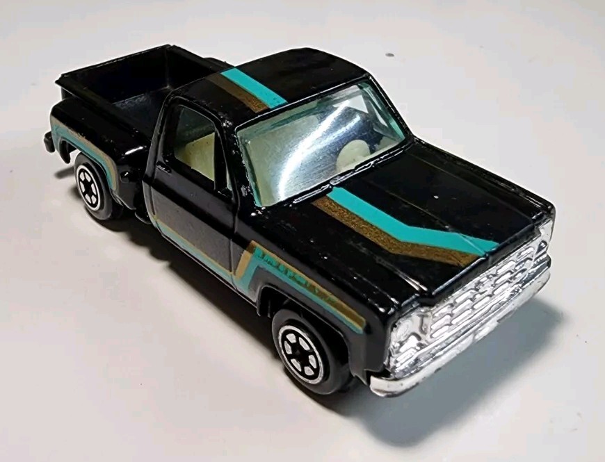 Vintage Yatming #1601 Black Chevy Stepside Pickup Truck 1:64