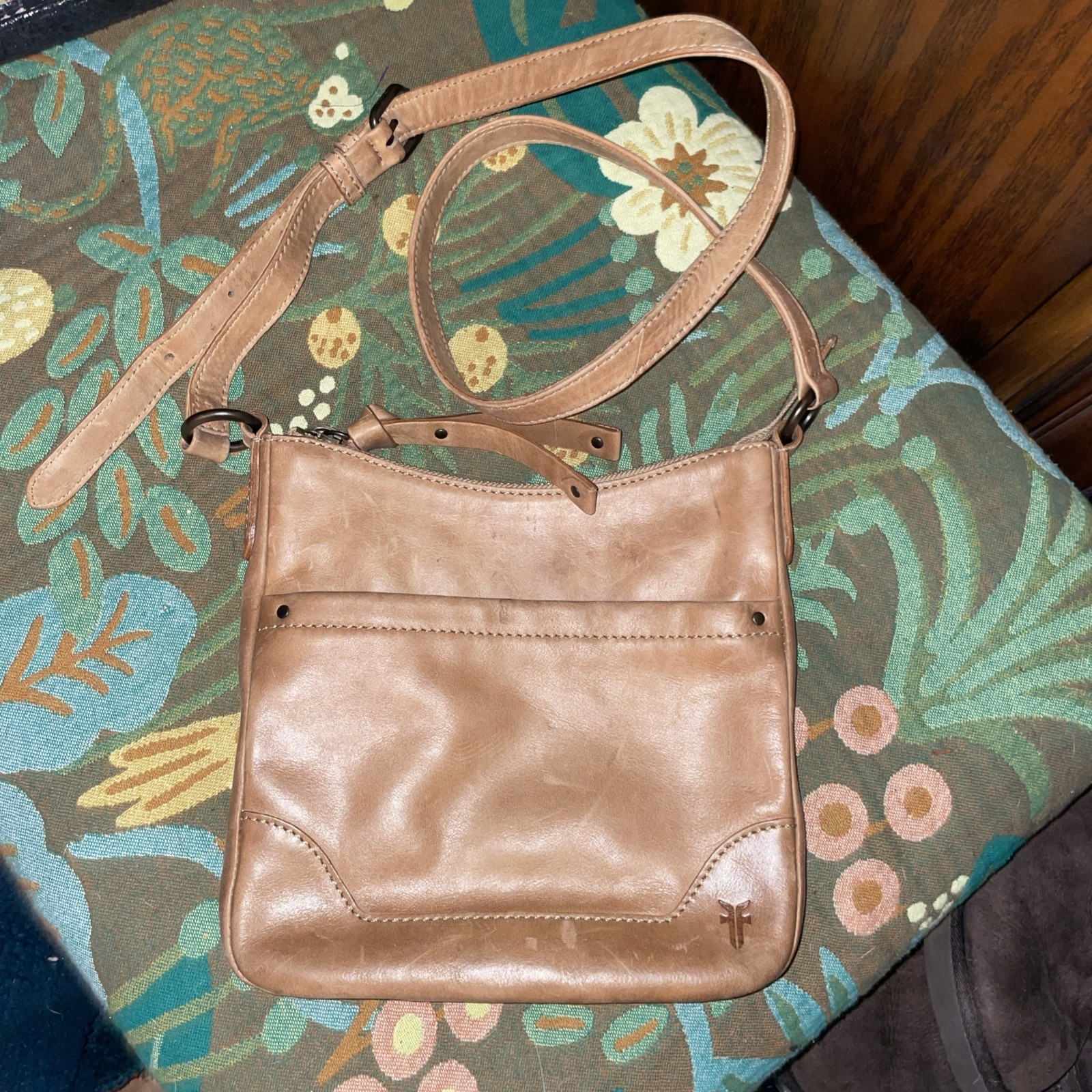 FRYE light brown leather adjustable CEOSSBODY BAG - image 1