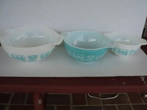 Pyrex Amish Butterprint Nesting Mixing Bowls Set of 3 1960s  Vintage