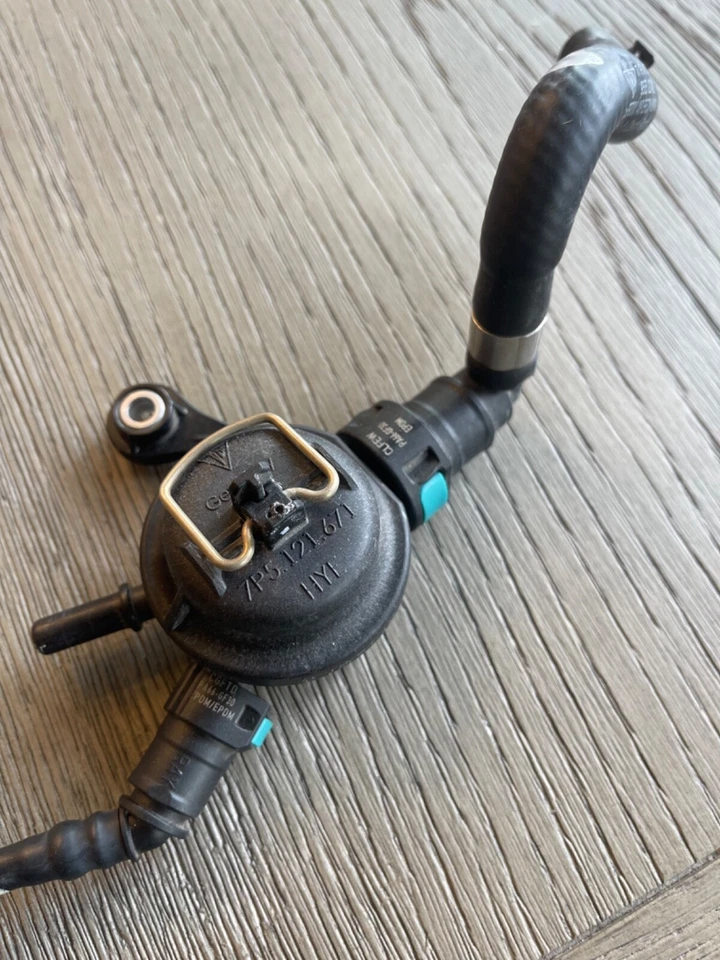 Válvula de purga de aire refrigerante motor PANAMERA 2015-2019 Porsche Macan 911 7P5121671 Foto 2 de 3