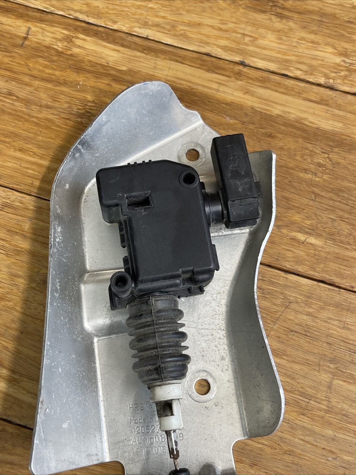 2014-2015 Audi R8 42 Spyder Trunk Lock Actuator Motor W/ Release Cable OEM