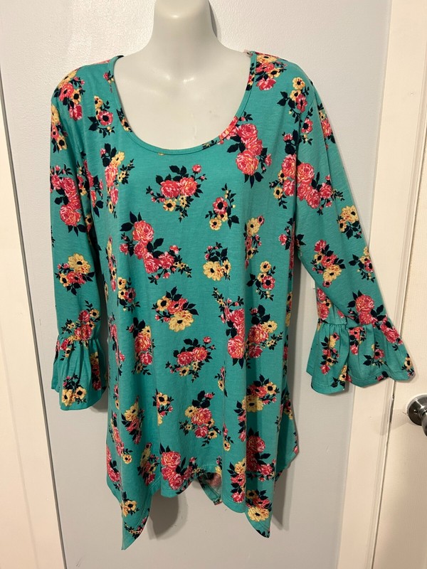 Women's Bobbie Brooks Teal Floral Multi Top with Asymmetrical Hemline    Plus 2X
