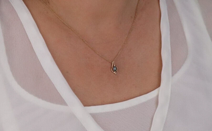 Collar de oro amarillo de 14k con topacio azul natural y diamantes cadena de 18" Foto 2 de 4