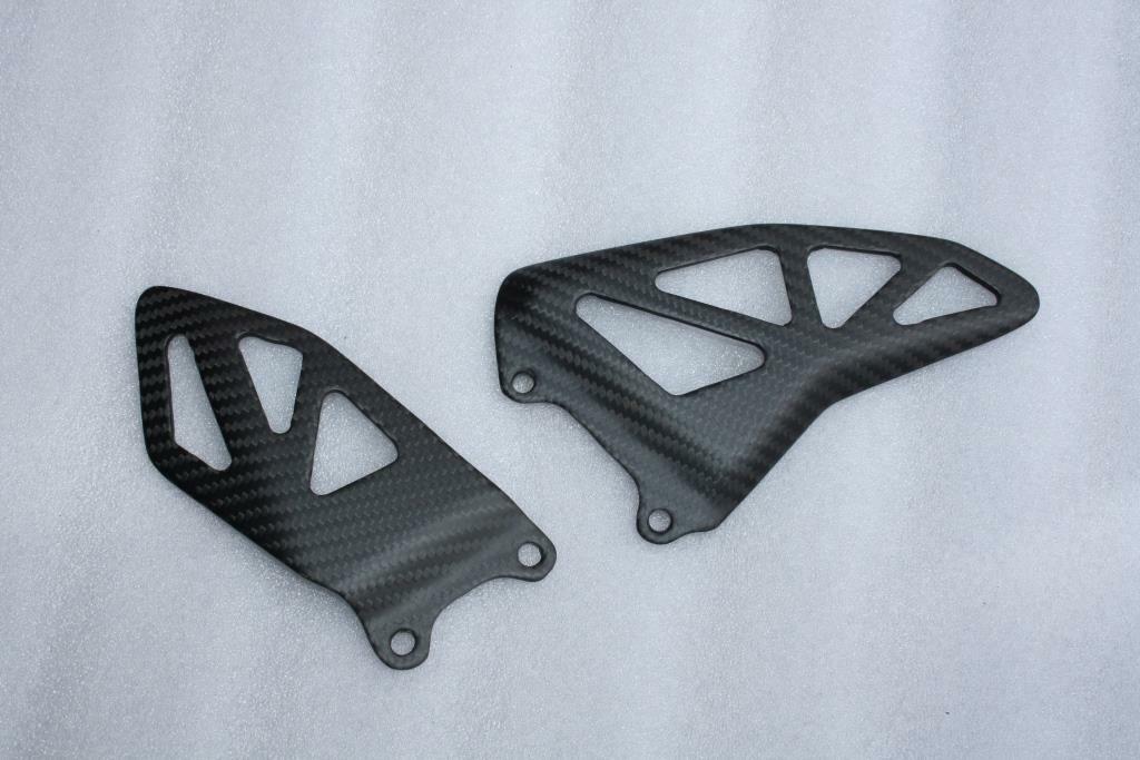 Platines carbone mat Suzuki GSXR 1000 l'élégance aérodynamique pure