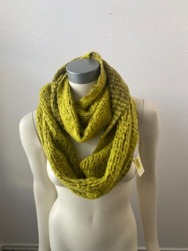 Collection Eighteen unisex lightweight INFINITY Scarf Green color one size - Picture 4 of 7